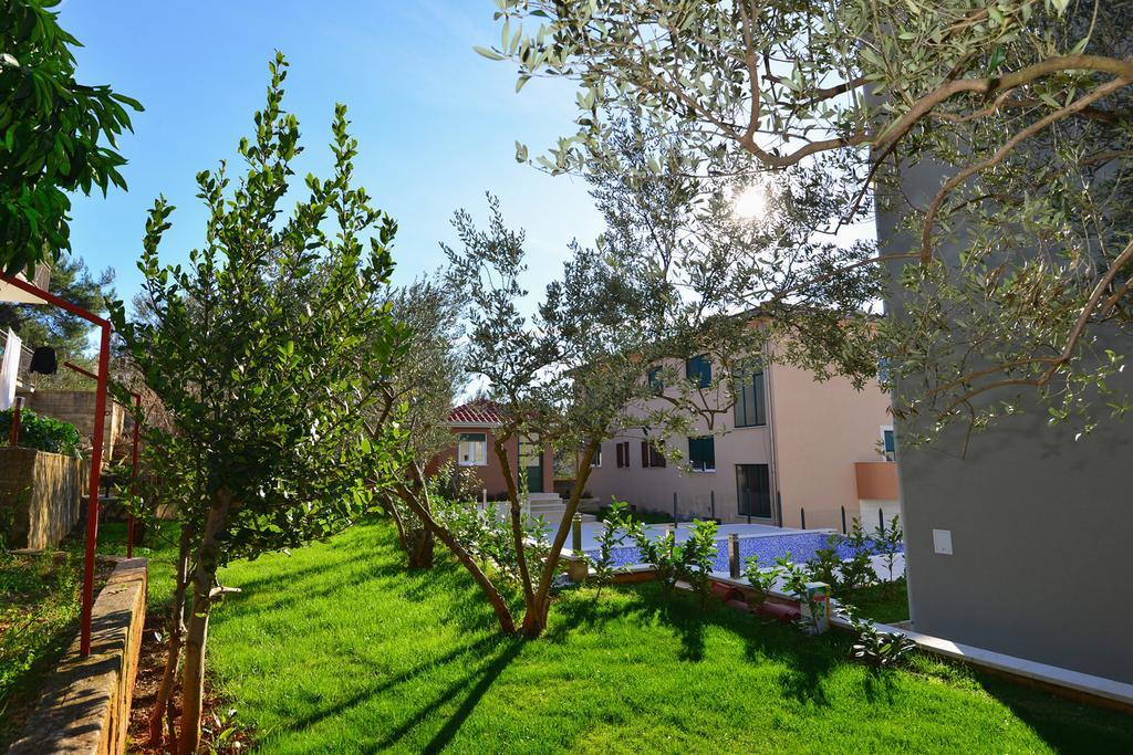 Apartments Villa Coratina Trogir Exterior foto