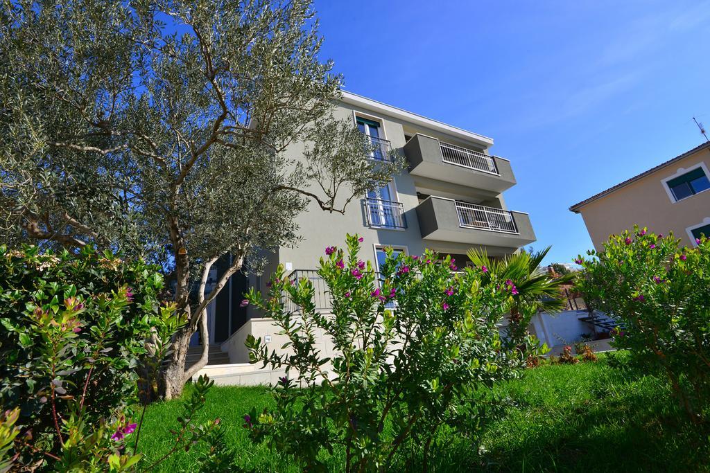 Apartments Villa Coratina Trogir Exterior foto