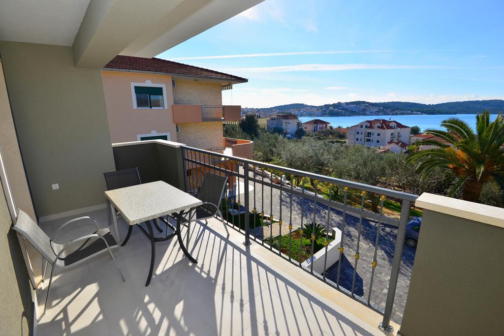 Apartments Villa Coratina Trogir Exterior foto