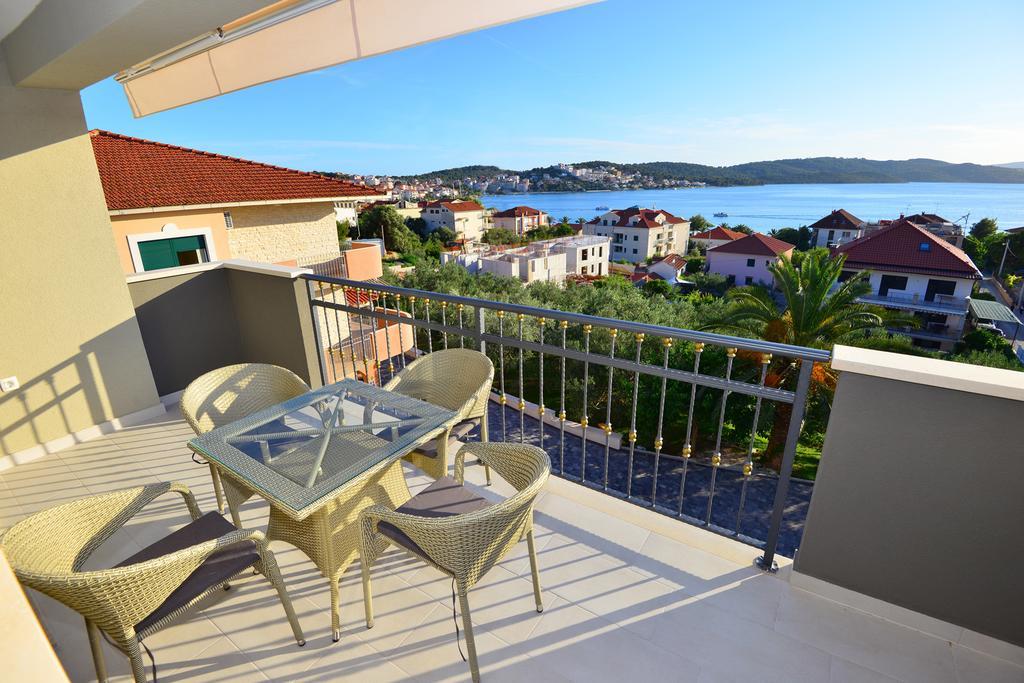 Apartments Villa Coratina Trogir Exterior foto