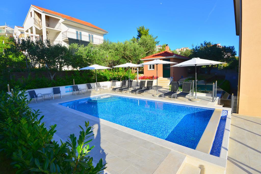 Apartments Villa Coratina Trogir Exterior foto