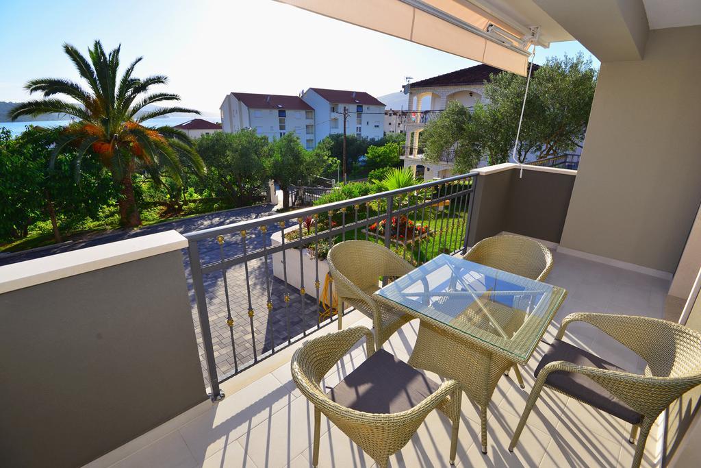 Apartments Villa Coratina Trogir Exterior foto